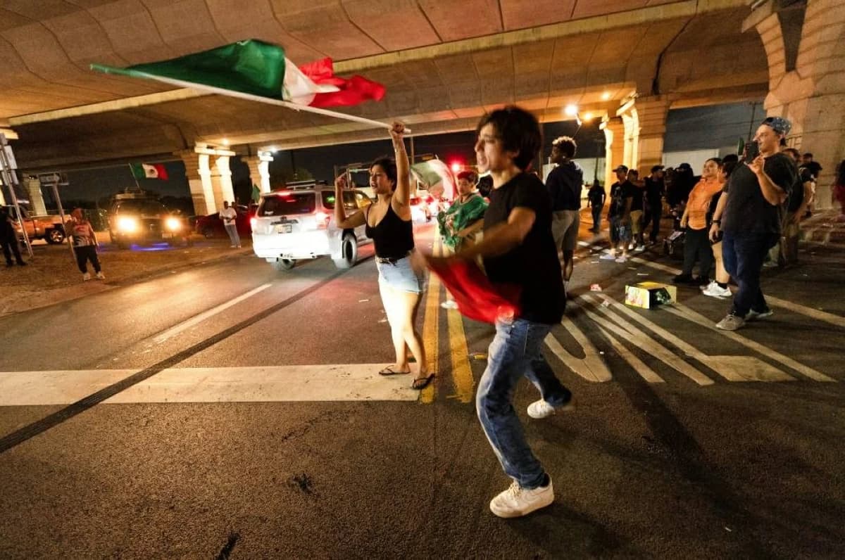 Austin protests after man shot by immigration agents