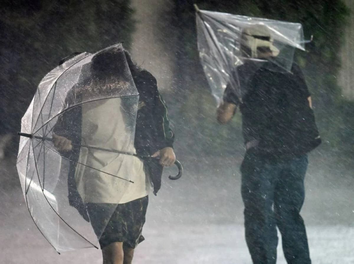 Japan Cyclone Dujan Causes 2 Deaths and 4 Missing