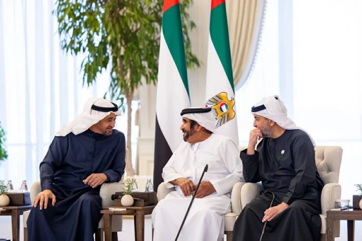 Mohammed bin Zayed greets sheikhs and citizens