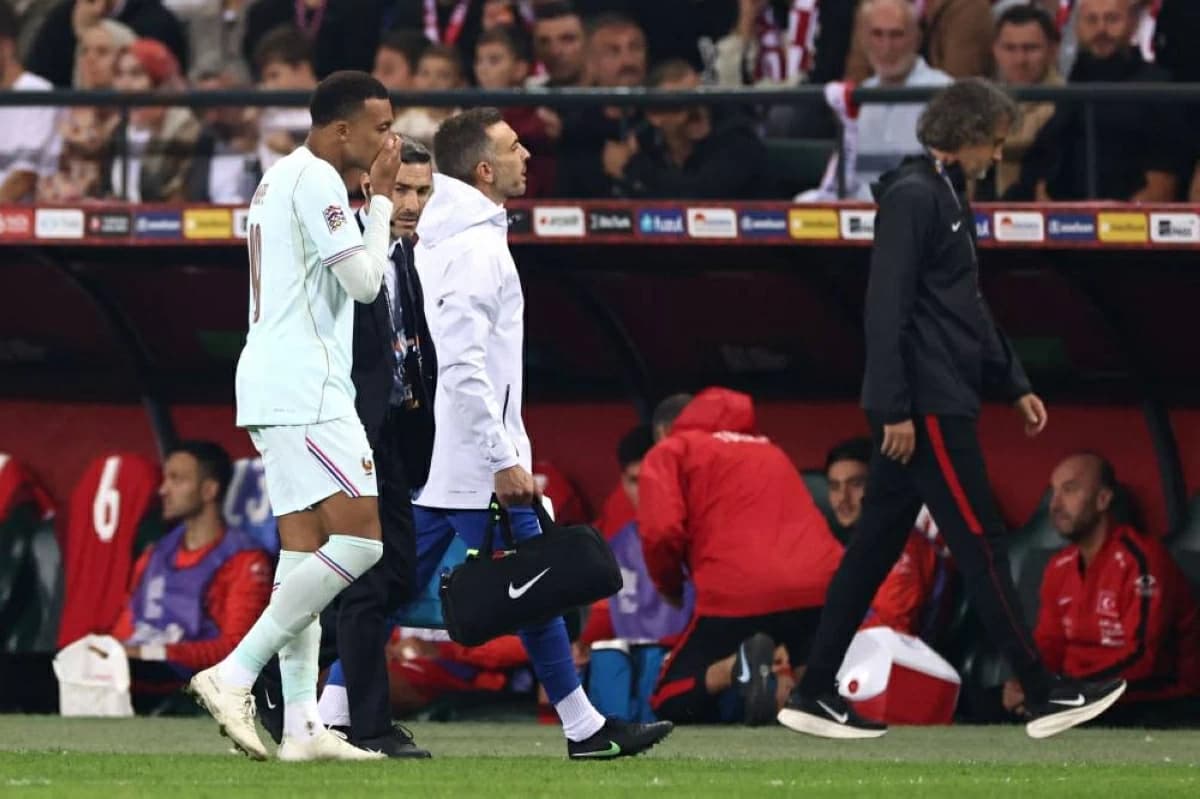 Mbappé's knee injury worries Madrid