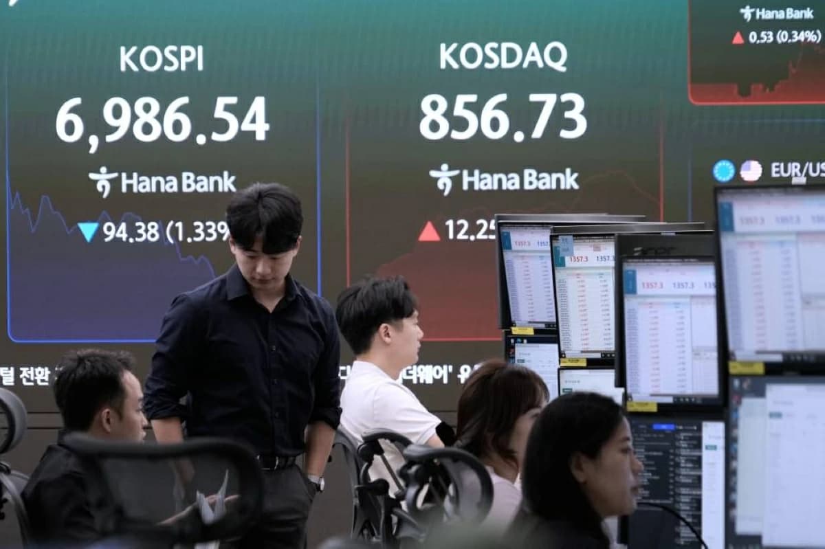 Asian stocks fluctuate amid rising oil and bond yields