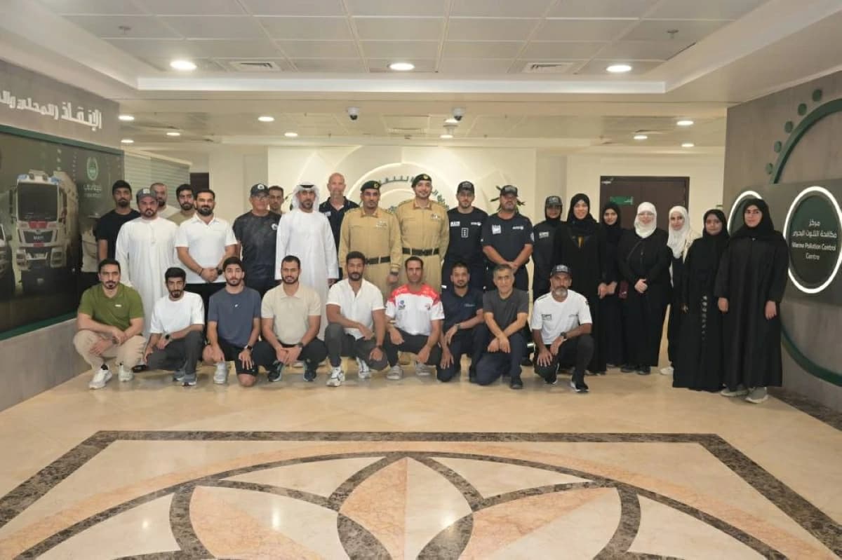 شرطة دبي تطلق دورتي إنقاذ بحرية