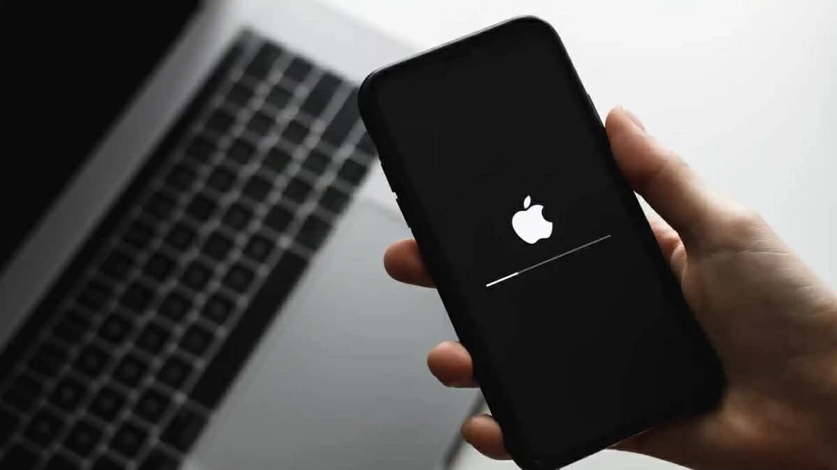 أبل تنبه مستخدمي آيفون من تحديث ضروري بعد هجوم يستهدف مختارين