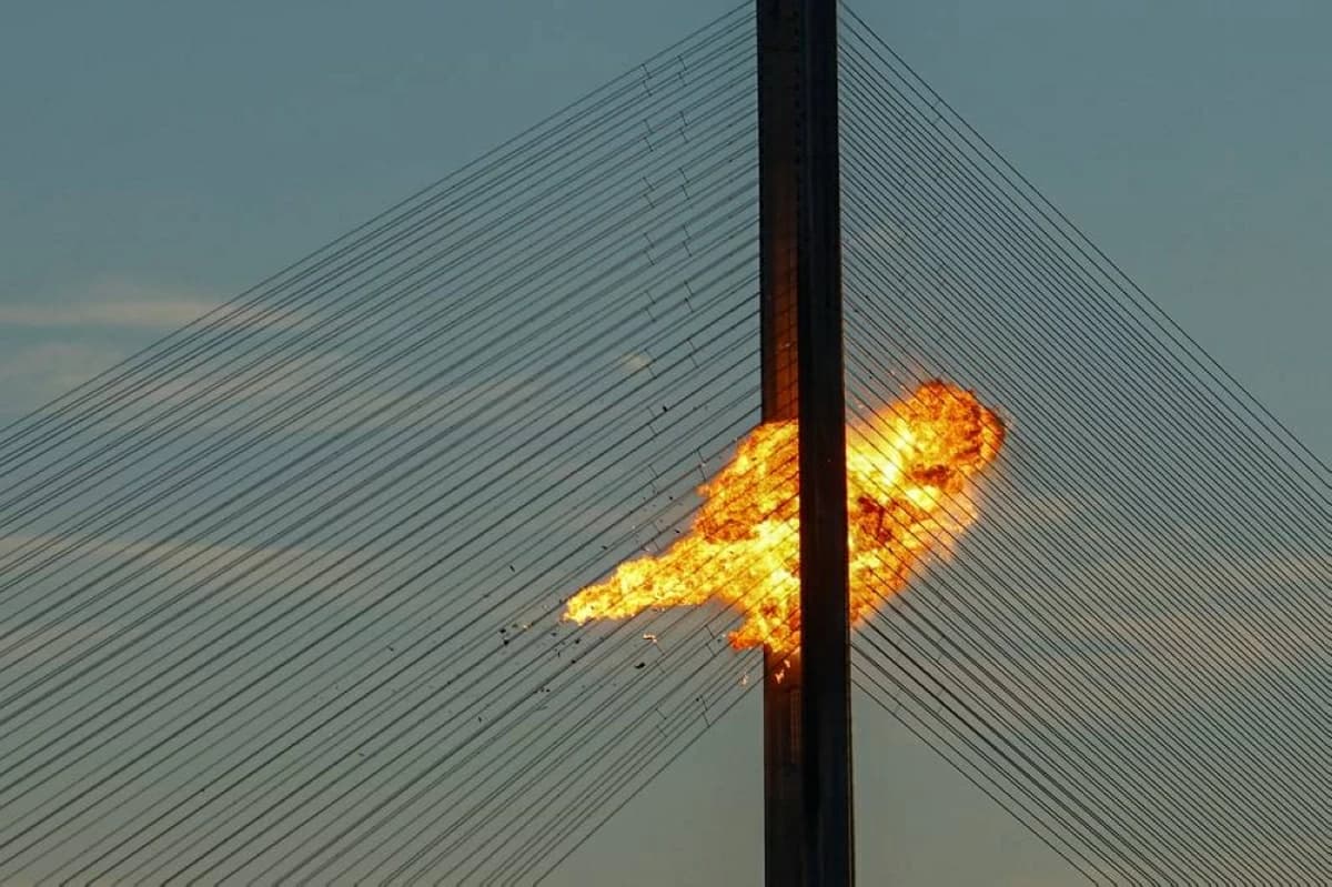 Kyiv's bridges hit by Russian shelling
