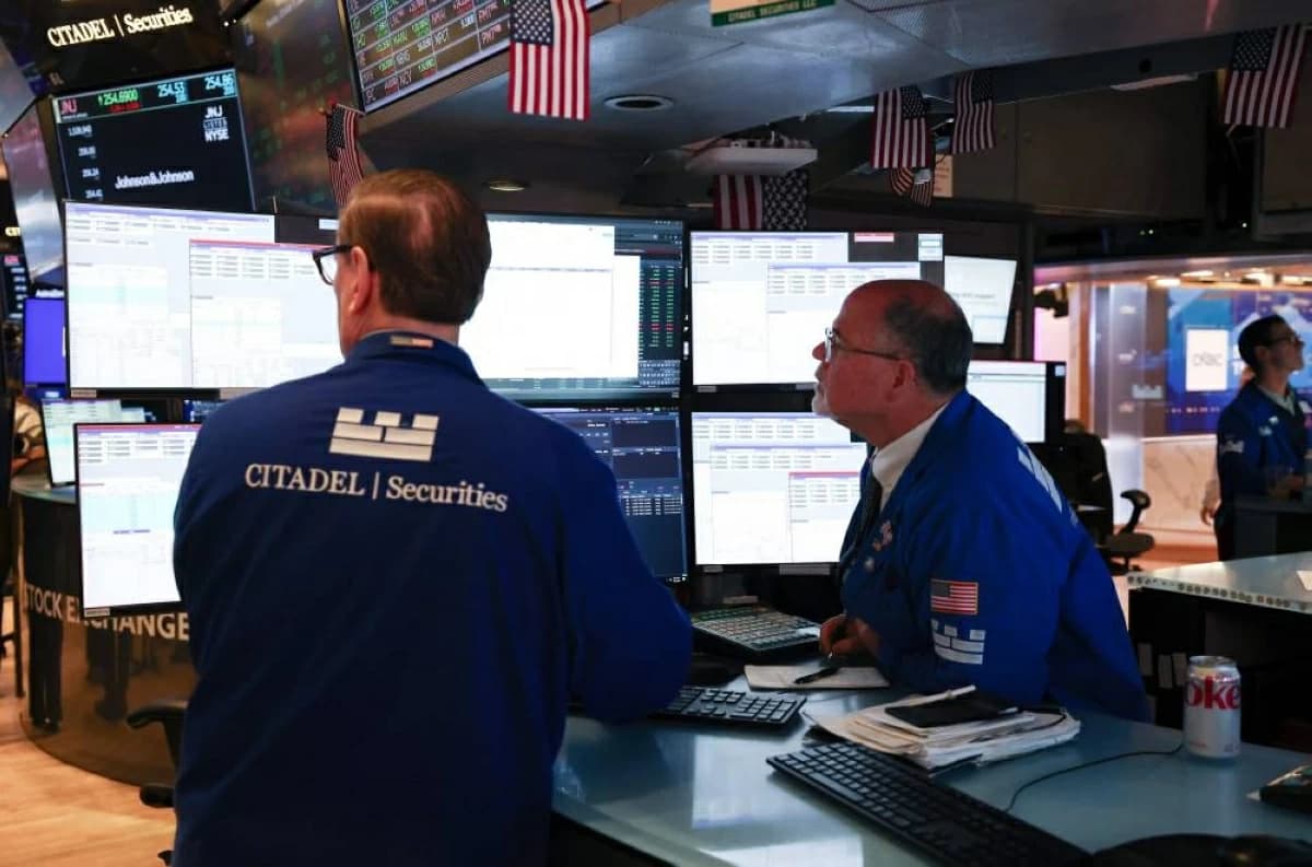 Nasdaq hits new high amid global gains