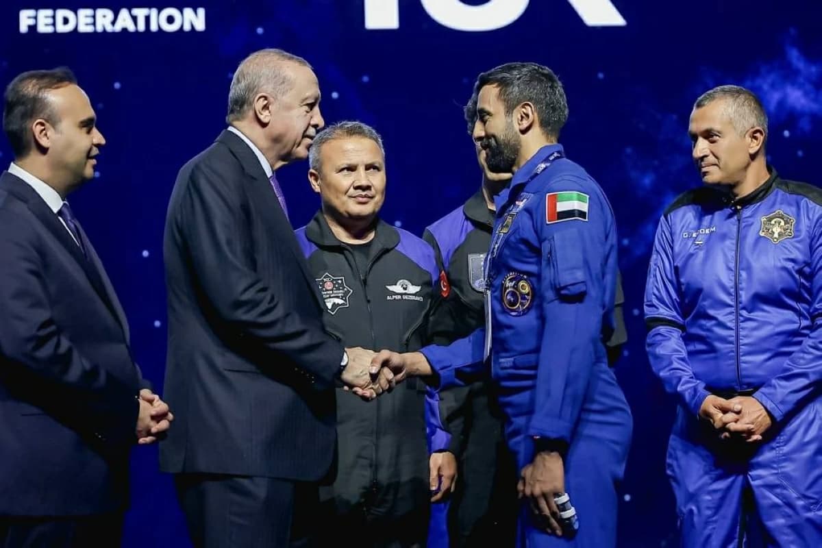 أردوغان يستقبل رواد فضاء إماراتيين