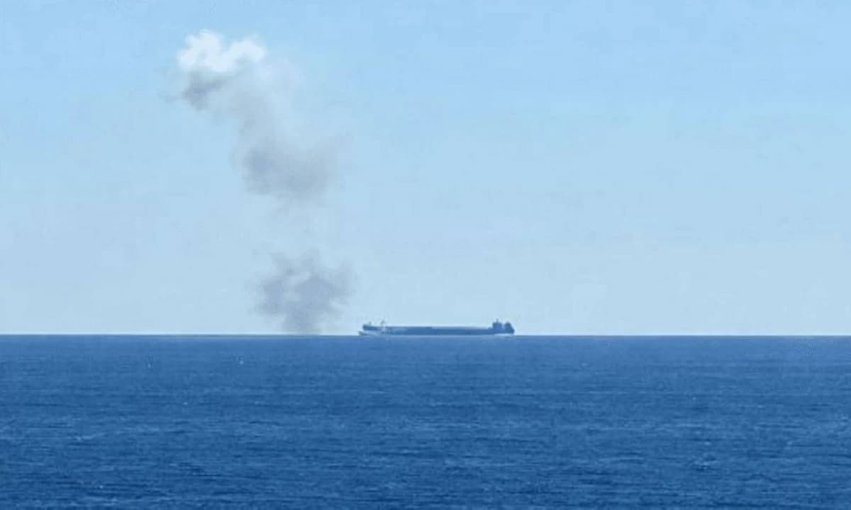 Twelve Indians hurt in Strait attack
