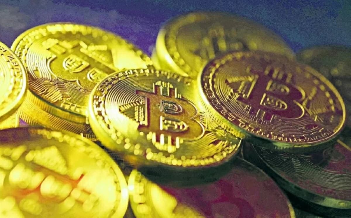 Bitcoin falls under $83,000