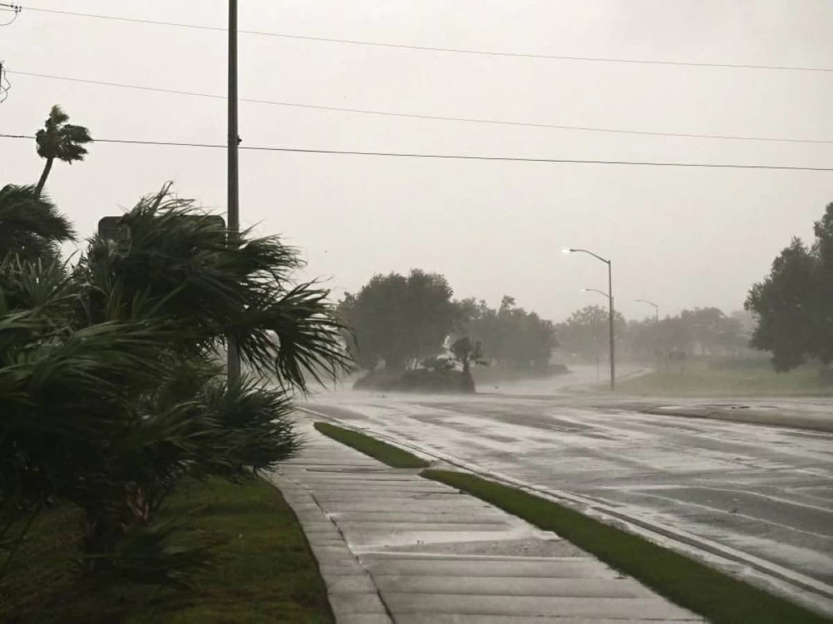 Hurricane Iscas impacts US coast