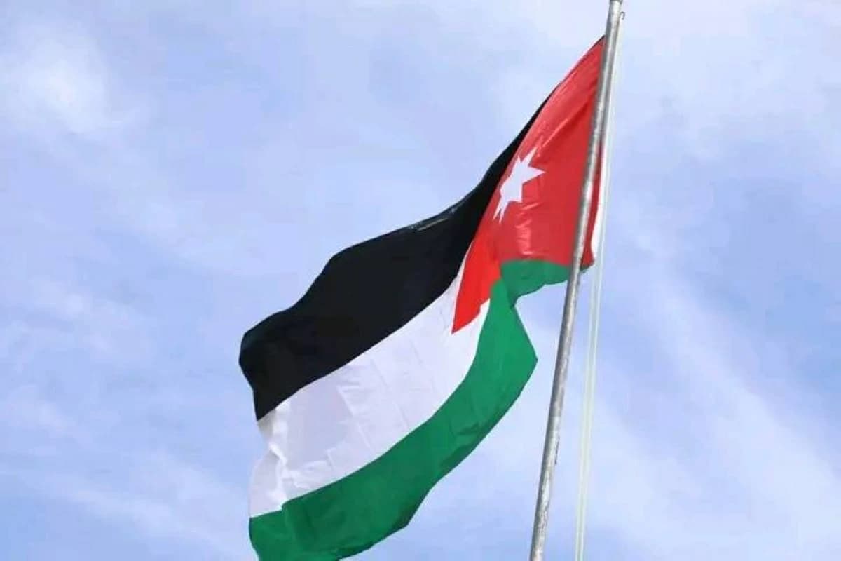 الأردن يندد بهجوم مطار الرياض ويؤكد دعمه للسعودية