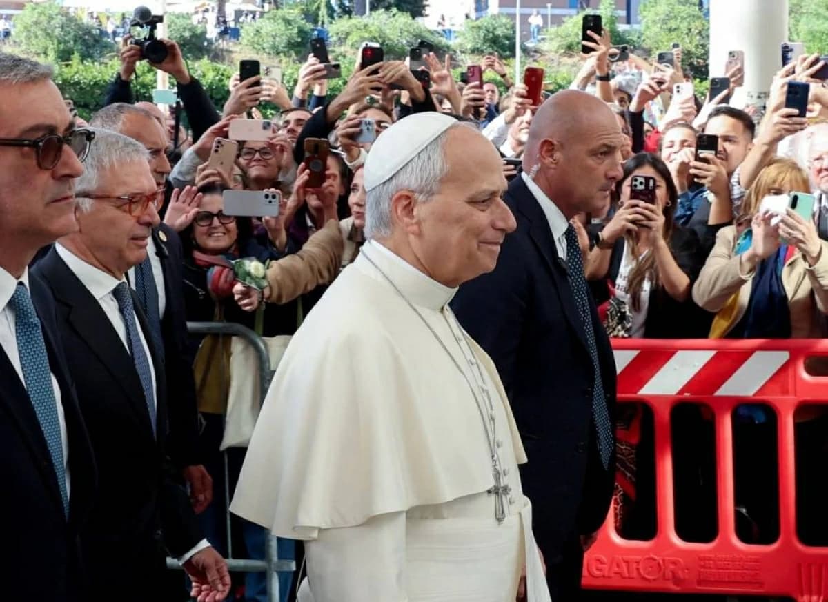 Pope Leo Has Lung Tumor Removed