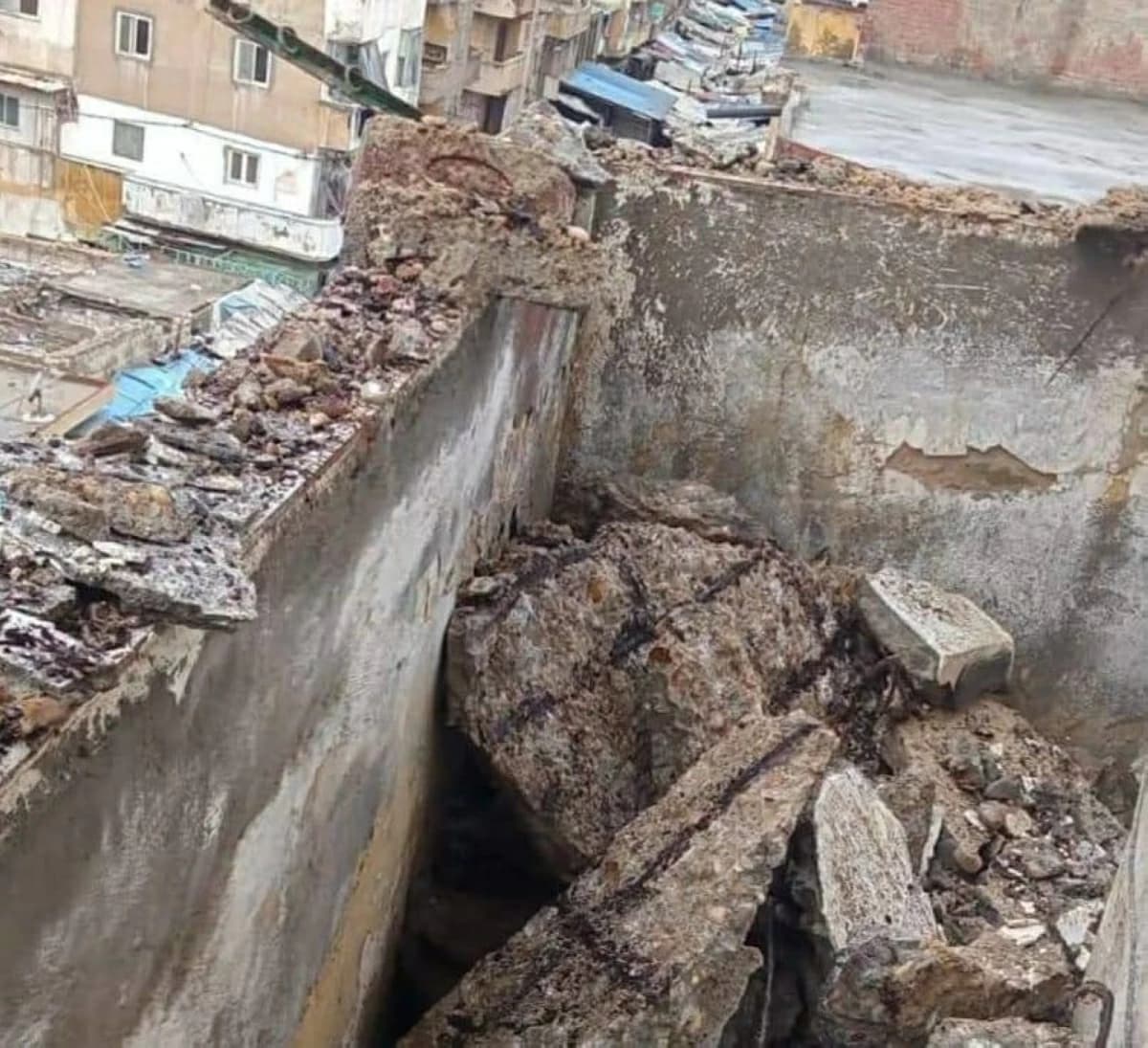 هبوط وانهيارات جزئية في عقارات الإسكندرية بسبب الطقس