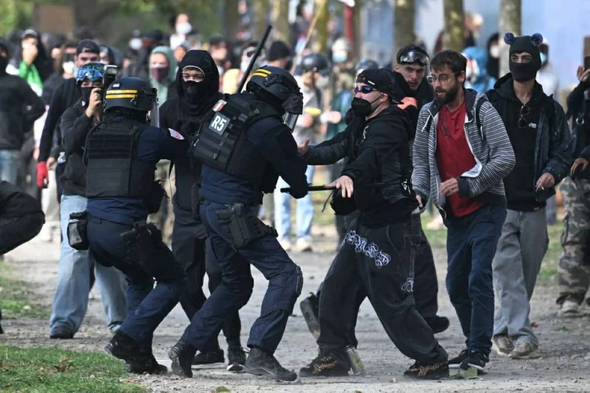 France protests draw 800,000 participants