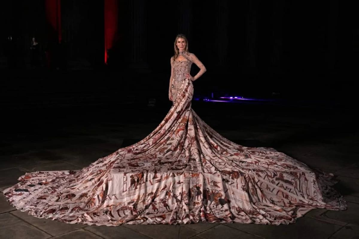 Bio Fabric Dress Showcases History