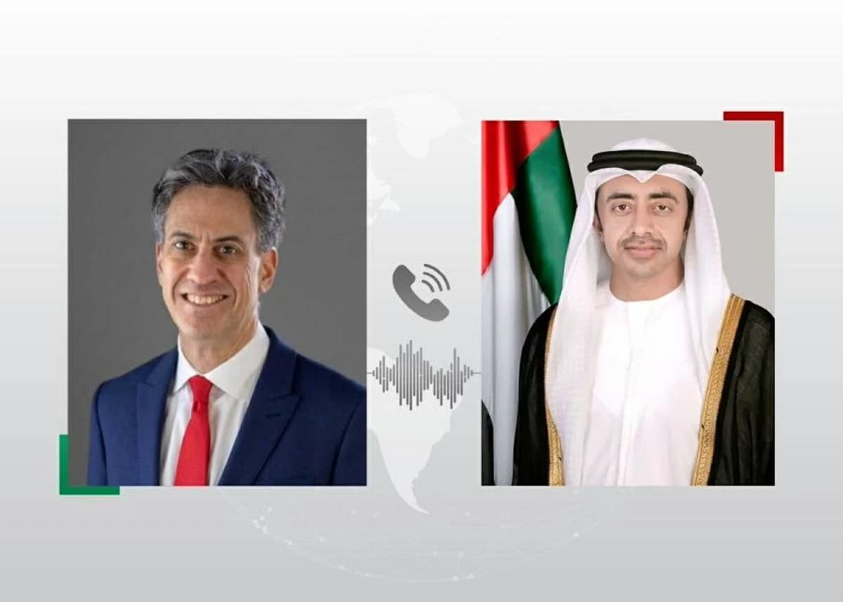 عبدالله بن زايد ووزير خارجية بريطانيا يتناولان التعاون