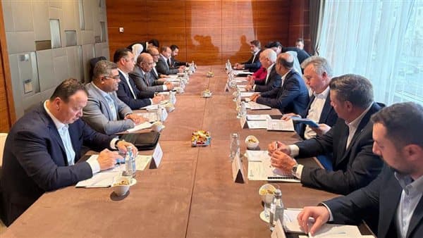 وزير الكهرباء يناقش مشروع تحلية مياه البحر في الضبعة