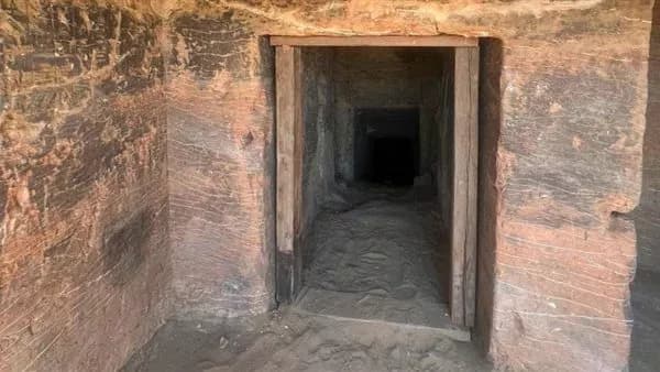 Saqqara yields 3 New Kingdom tombs