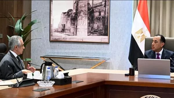 رئيس الوزراء يطلع على تطوير خدمات التوثيق