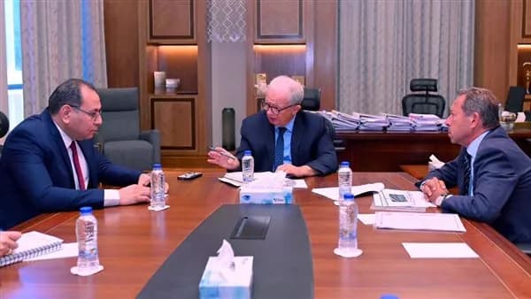 Deputy PM reviews spinning industry progress