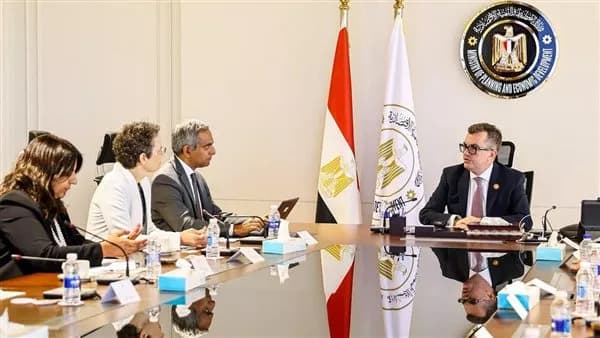 وزير التخطيط يراجع تنفيذ مشروع التمويل ‫للبنية التحتية