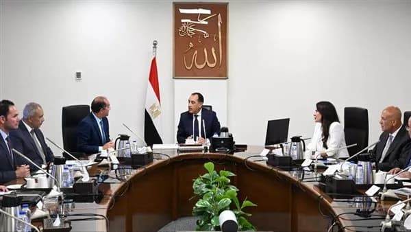 رئيس الوزراء يتابع تشغيل وصيانة محطات الصرف الصحي