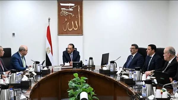 مدبولي يطلع على مشروع مبنى الركاب 4 بمطار القاهرة