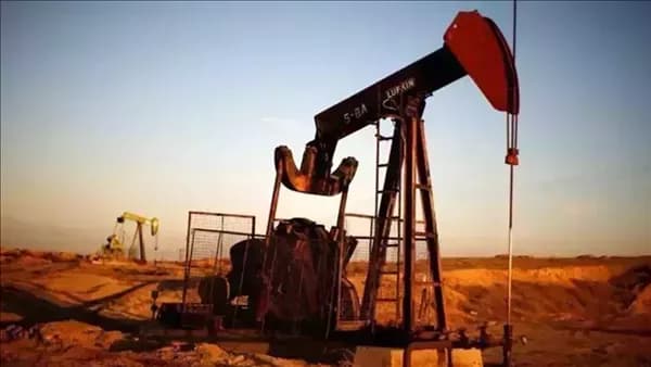 النفط ينخفض مع انتظار نتائج محادثات واشنطن وطهران