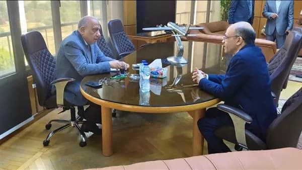 وزير الكهرباء يطلع على تقدم مشاريع استغلال المعادن