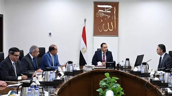 رئيس الوزراء يراقب دعم السلعة النقدي