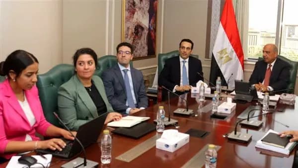 إتمام ربط المرحلة الثانية لمحطة أوبليسك للطاقة الشمسية
