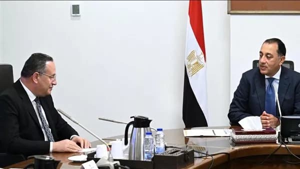 رئيس الوزراء يواصل متابعة عمل الطلاب الأجانب