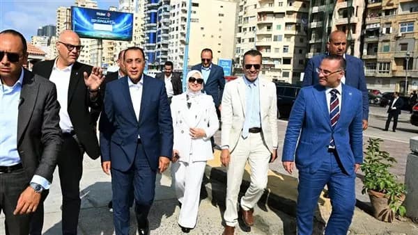 رئيس الوزراء يراجع مشروع تطوير كورنيش الإسكندرية