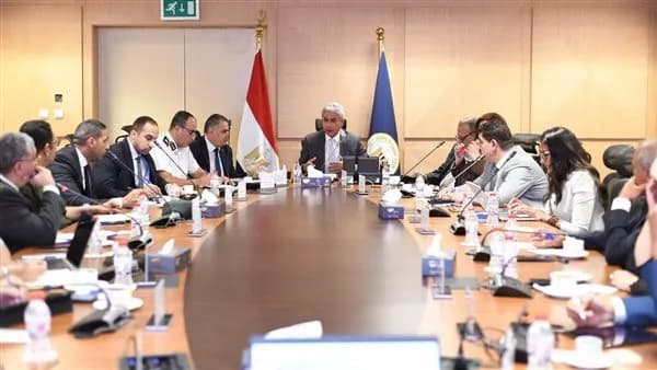 وزير السياحة يرأس اجتماع تجهيزات الكسوف الكلي