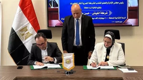 المصرية لنقل الكهرباء توقع عقد طاقة مع تحالف إنفينيتي وحسن علام