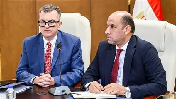 Government to unify labor and training data