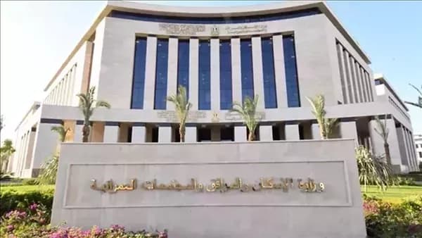 وزيرة الإسكان تصدر 27 قرارا لإزالة مخالفات بالساحل