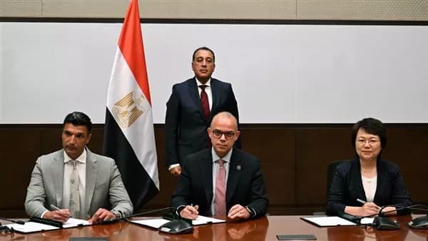 إطلاق منصة لتطوير مصانع السيارات بمصر