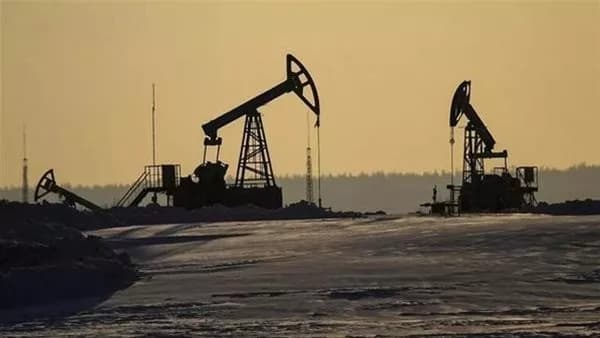 Oil rises over 7% weekly on U.S.-Iran tensions