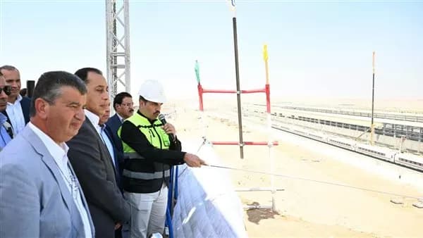 رئيس الوزراء يزور مشروع القطار الكهربائي السريع