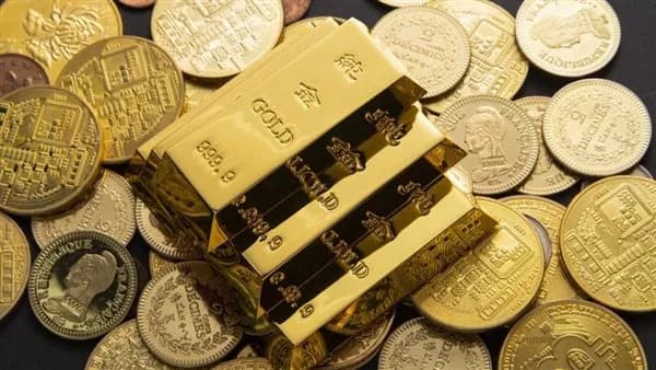 Gold edges lower ahead of U.S. inflation data