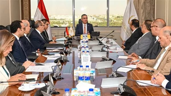 Supply Minister Oversees Flour and Bread Markets