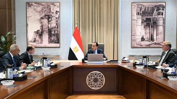 رئيس الوزراء يراجع تأمين المنتجات البترولية