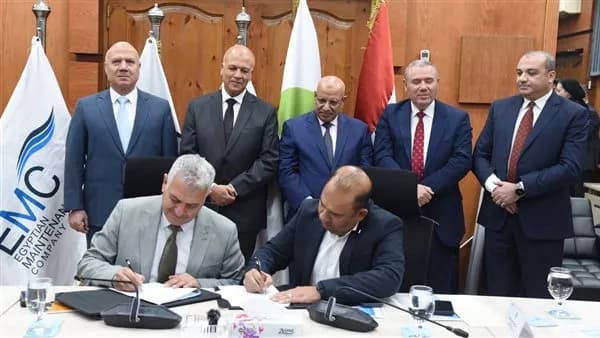 الإسكان يوقع عقود تشغيل 11 محطة تحلية