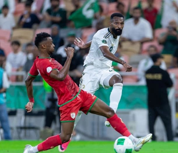 الأخضر يسجل ثلاثية أمام عمان