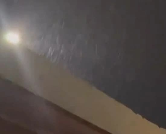 أجواء مرحة خلال هطول الأمطار