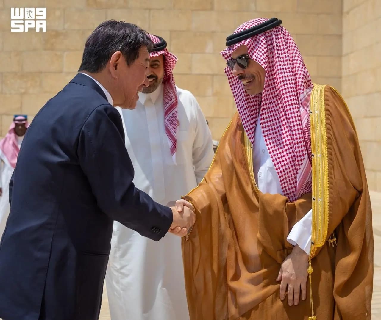 Faisal bin Farhan Meets Japanese Counterpart