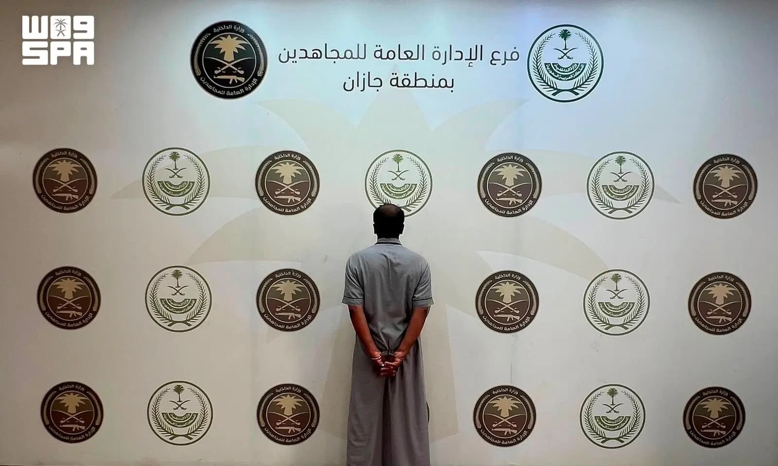 مجاهدون بجازان يوقفون مواطنًا بنقل مخالف