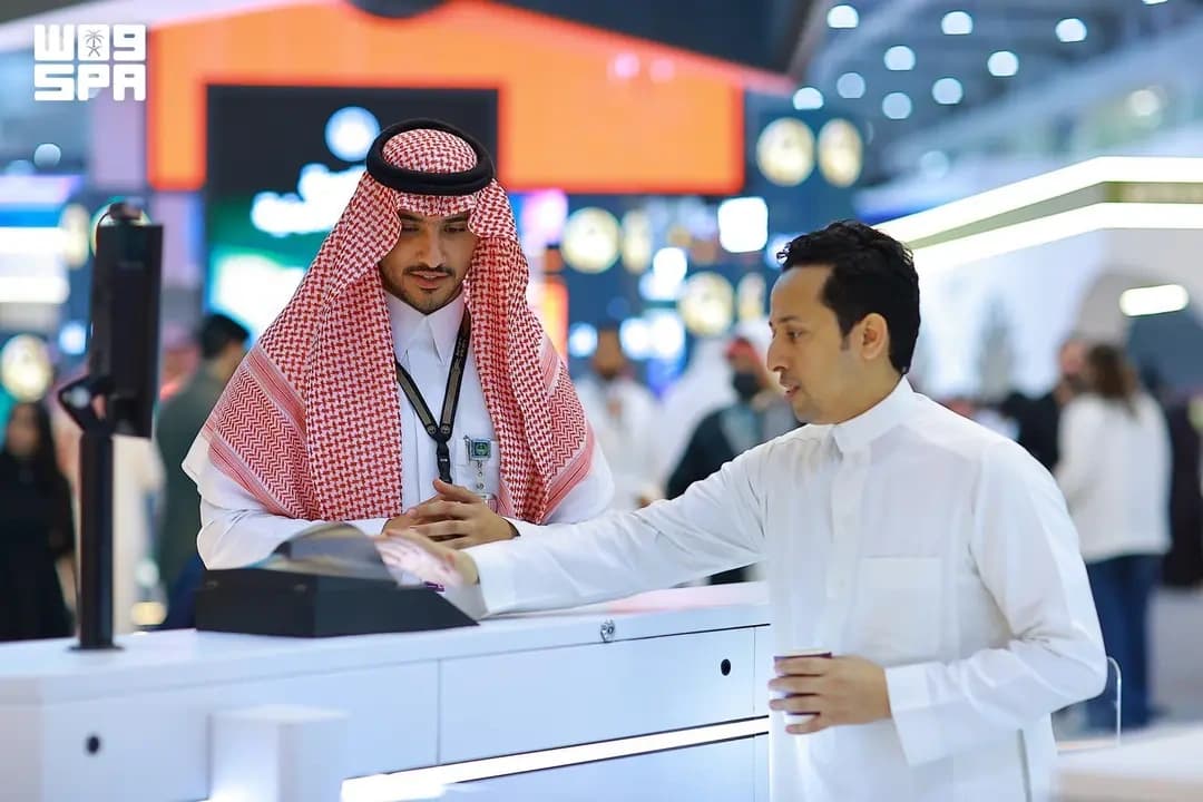 الجوازات تعرض البوابة الإلكترونية في ليب 26
