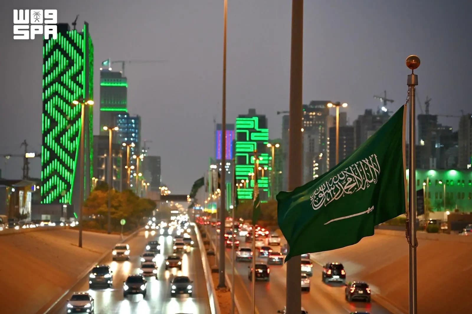 استعدادات الرياض لاليوم الوطني تزينها بالأخضر