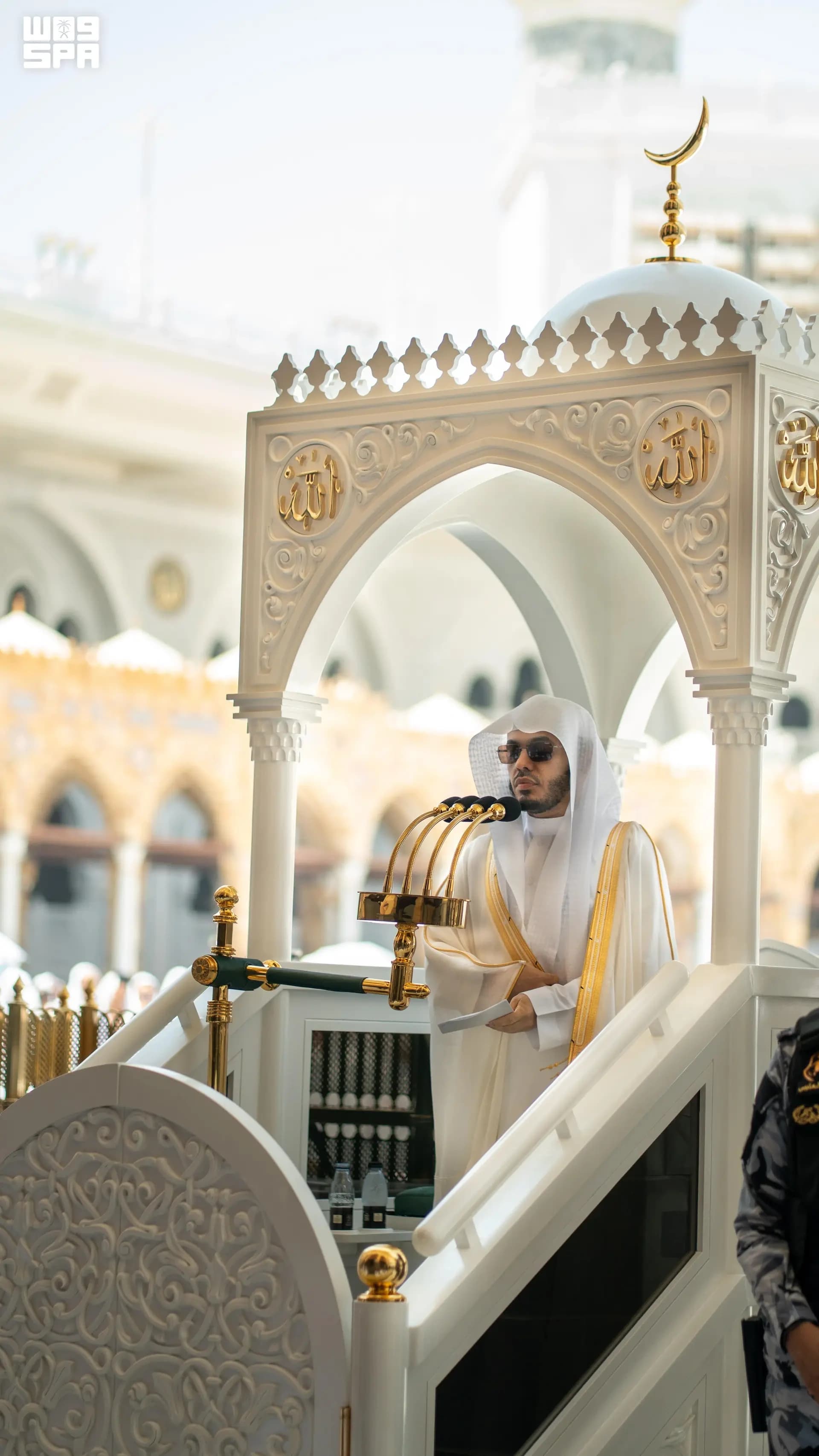 خطيب الحرام يقيم استهداف مكّة والمدينة جريمة